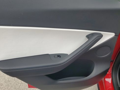 Used 2021 Tesla Model Y Long Range image 16