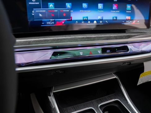 New 2026 BMW 750e xDrive AWD/4WD image 38