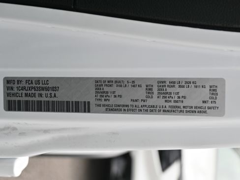 Used 2025 Jeep Wrangler Unlimited Sahara AWD/4WD image 17