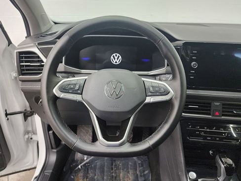 Used 2025 Volkswagen Taos SE image 14