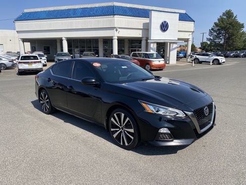 Used 2021 Nissan Altima 2.5 SR FWD image 2
