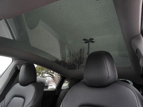 Used 2023 Tesla Model Y Performance image 18