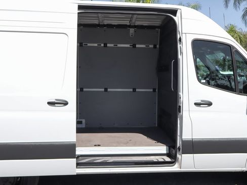 Used 2025 Mercedes-Benz Sprinter 2500 image 11