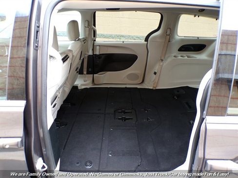 Used 2017 Chrysler Pacifica Touring-L Plus image 57