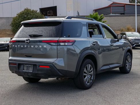 Used 2025 Nissan Pathfinder SV FWD image 4
