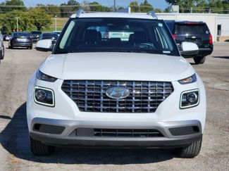 Used 2024 Hyundai Venue Limited video 2