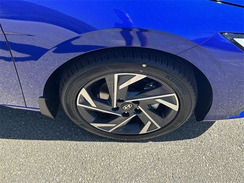 New 2025 Hyundai Elantra SEL image 12