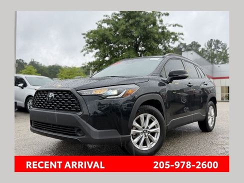 Used 2024 Toyota Corolla Cross LE FWD image 1