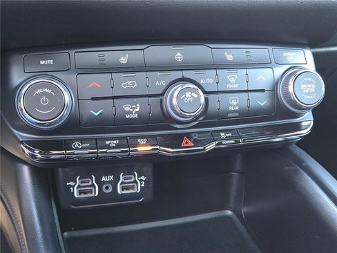 Used 2023 Dodge Durango SXT w/ SXT Blacktop Group AWD/4WD image 27