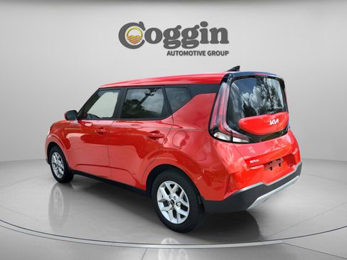 Used 2025 Kia Soul LX w/ LX Technology Package image 3