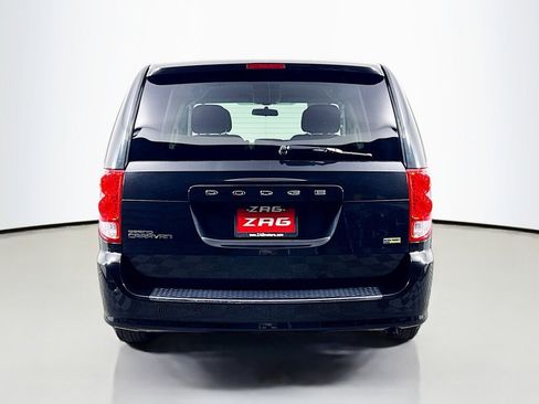 Used 2017 Dodge Grand Caravan SE FWD image 4