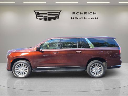 Certified 2022 Cadillac Escalade ESV Premium Luxury w/ LPO, Illumination Package image 8