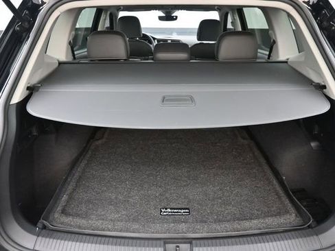 Used 2022 Volkswagen Tiguan SE AWD/4WD image 33