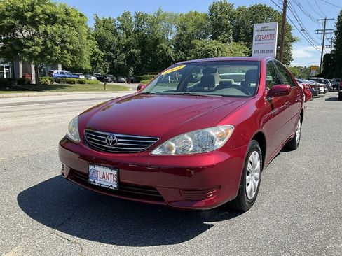Used 2005 Toyota Camry FWD image 1