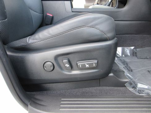 Used 2023 Lexus GX 460 Luxury w/ Sport Design Package AWD/4WD image 27