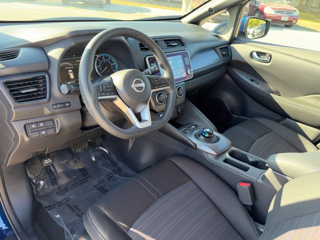 Used 2025 Nissan Leaf S FWD image 8