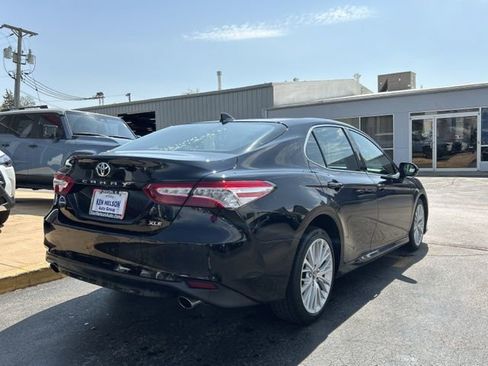 Used 2018 Toyota Camry XLE FWD image 11