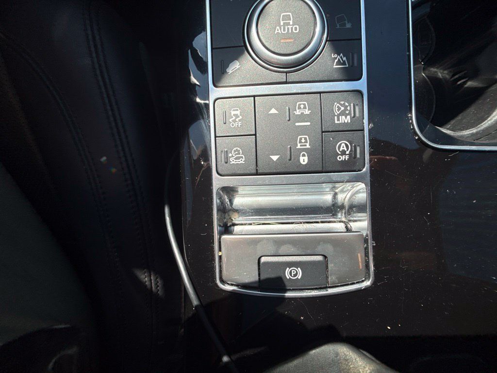 Used 2017 Land Rover Range Rover HSE AWD/4WD image 27
