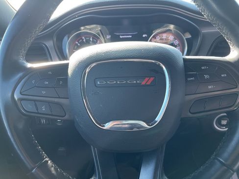 Used 2023 Dodge Challenger SXT image 6