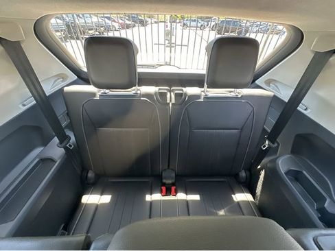 Used 2024 Volkswagen Tiguan SE FWD image 4