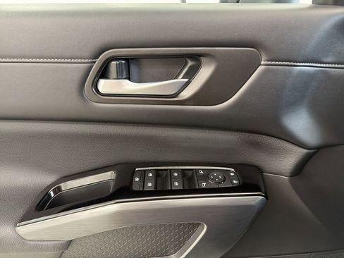 Certified 2024 Nissan Pathfinder SL image 26