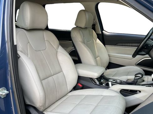 Used 2023 Kia Telluride EX w/ EX Captain's Chair Package FWD image 29