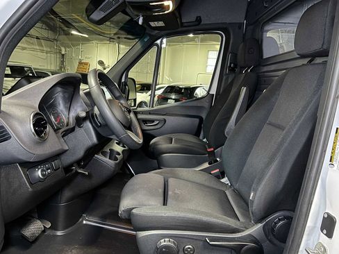Used 2025 Mercedes-Benz Sprinter 2500 image 23