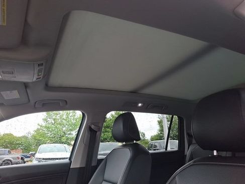 Used 2021 Volkswagen Tiguan SE w/ Panoramic Sunroof Package AWD/4WD image 14