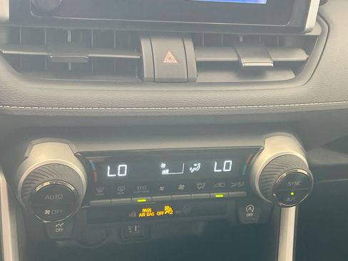 Used 2025 Toyota RAV4 XLE AWD/4WD image 19