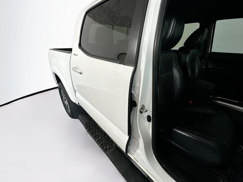 Used 2022 Toyota Tacoma Limited RWD image 28