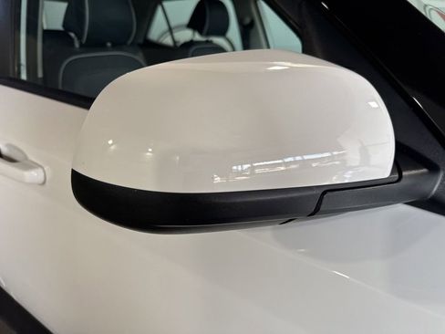 Used 2024 Hyundai Venue Limited FWD image 7