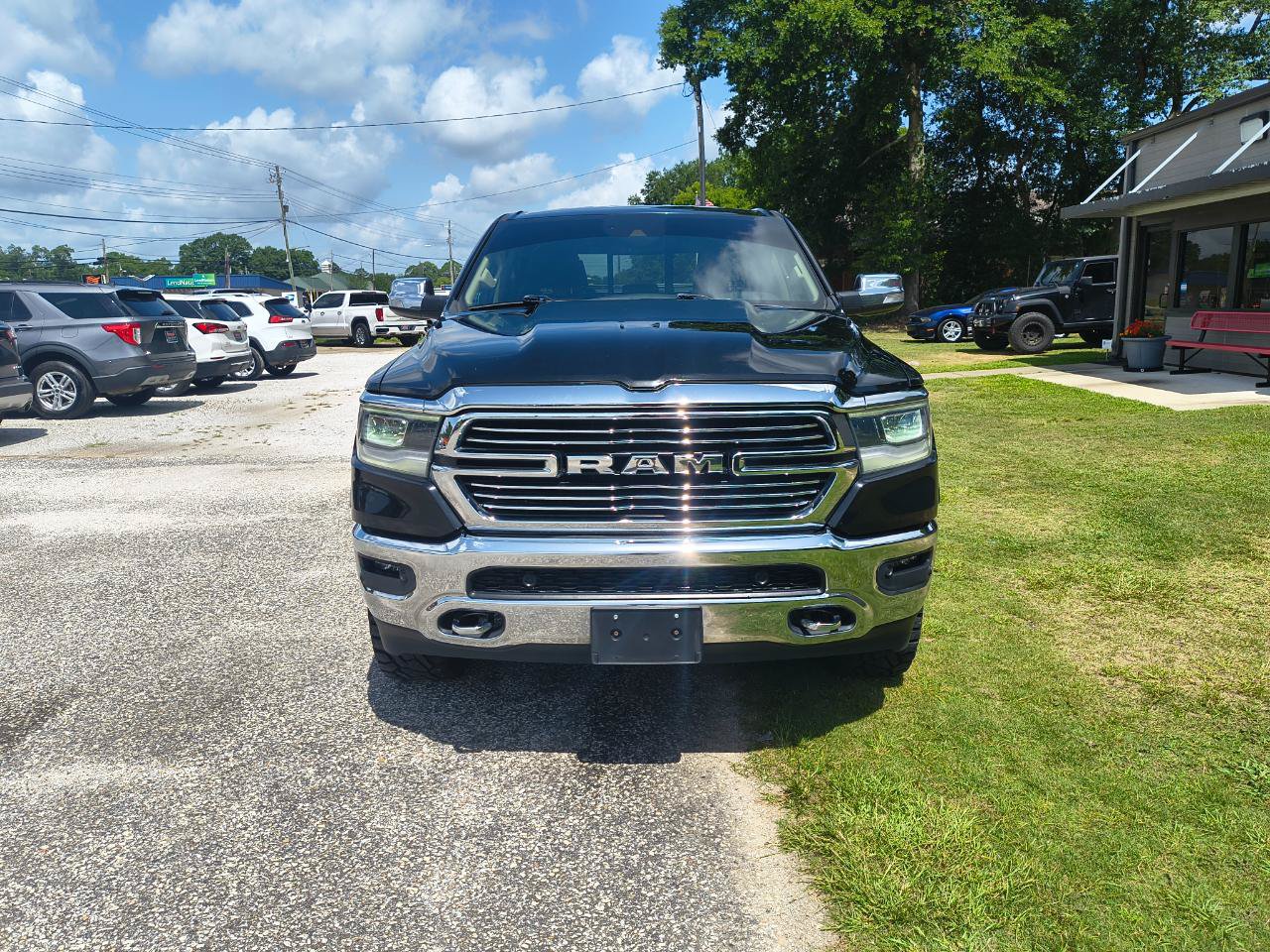 Used 2021 RAM 1500 Laramie AWD/4WD image 3
