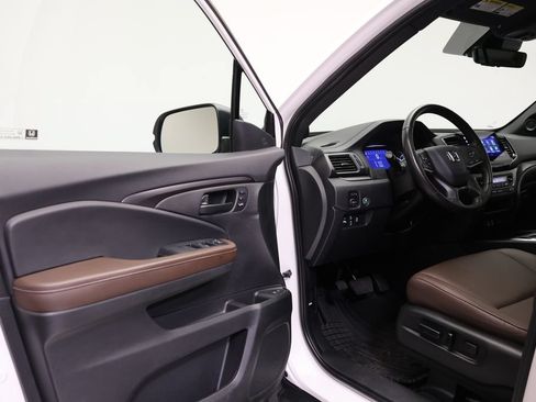 Used 2025 Honda Passport EX-L image 35