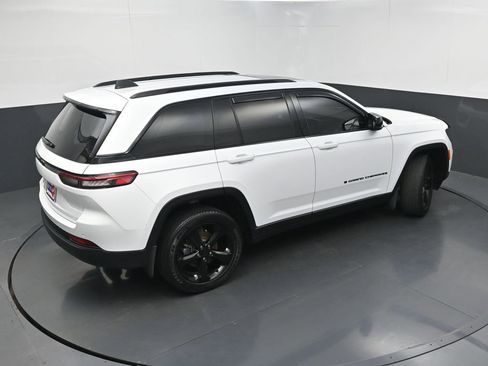 Used 2022 Jeep Grand Cherokee Altitude AWD/4WD image 37