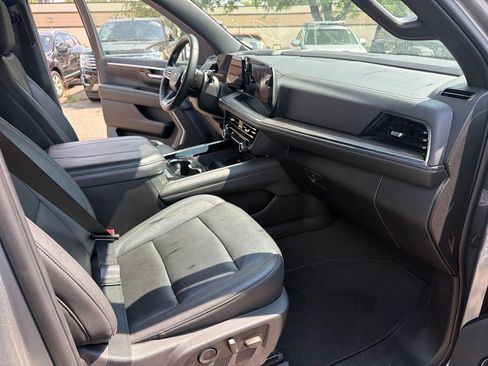 Used 2025 Chevrolet Suburban Z71 AWD/4WD image 20