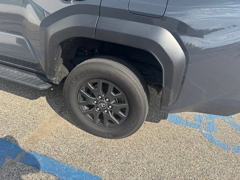 Used 2025 Toyota 4Runner SR5 AWD/4WD image 7