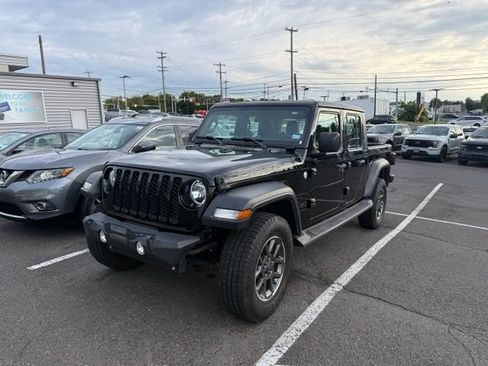 Used 2020 Jeep Gladiator Sport AWD/4WD image 2