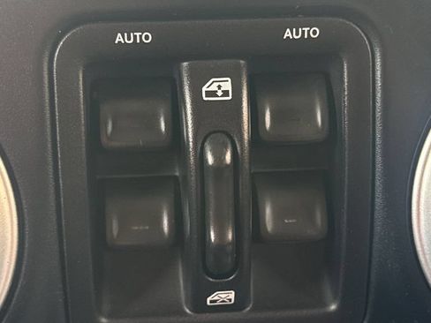 Used 2013 Jeep Wrangler Unlimited Rubicon w/ Dual Top Group AWD/4WD image 33