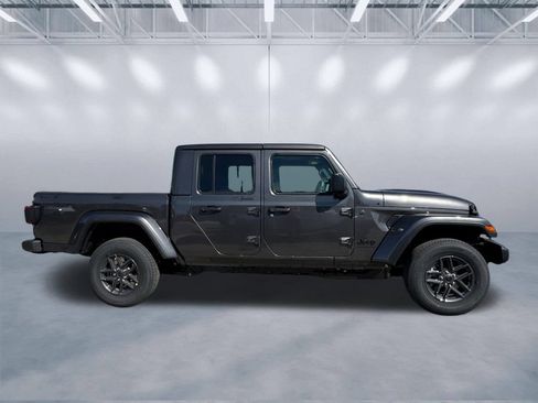 New 2026 Jeep Gladiator Sport AWD/4WD image 3