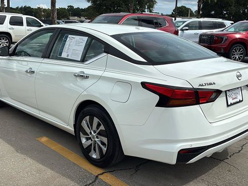 Used 2025 Nissan Altima 2.5 S FWD image 5