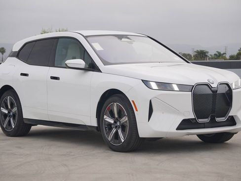 New 2026 BMW iX xDrive45 w/ Premium Package image 3