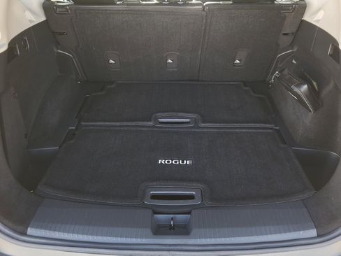 Certified 2021 Nissan Rogue Platinum image 17