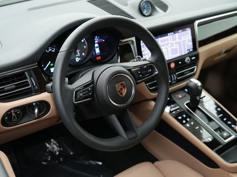 Certified 2025 Porsche Macan S AWD/4WD image 7