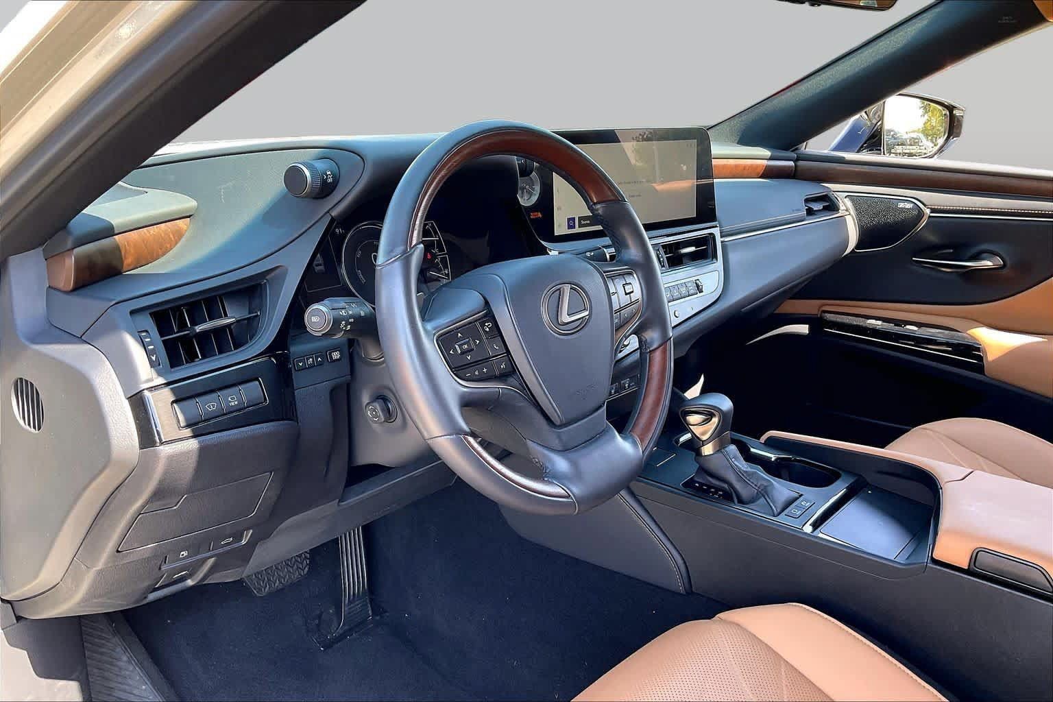 Used 2024 Lexus ES 300h Ultra Luxury w/ Accessory Package (Z2) FWD image 15