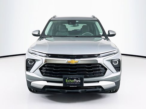 Used 2025 Chevrolet TrailBlazer LT image 2