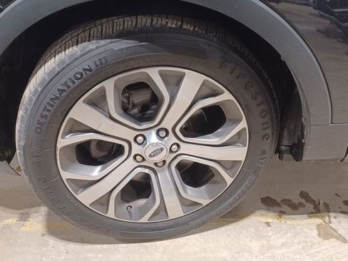 Used 2019 Ford Explorer Platinum image 3