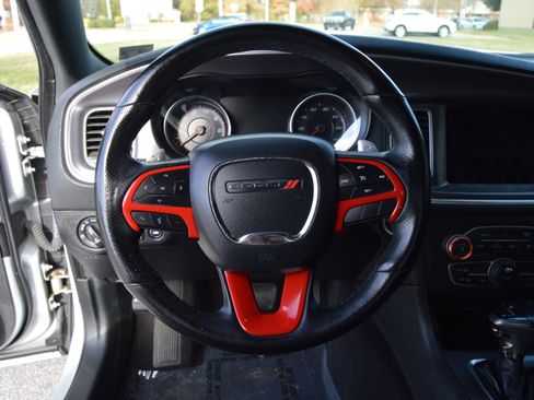 Used 2019 Dodge Charger SXT w/ Driver Confidence Group image 9