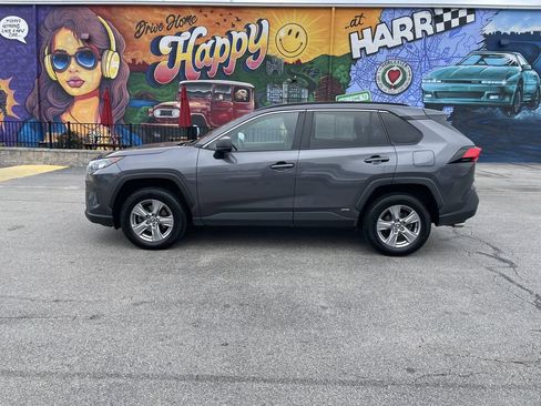 Used 2022 Toyota RAV4 LE AWD/4WD image 2