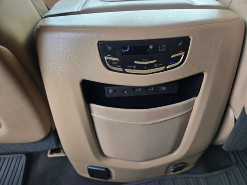 Used 2019 Cadillac Escalade ESV Platinum RWD image 17