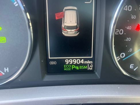 Used 2017 Toyota RAV4 XLE w/ Convenience Package AWD/4WD image 5